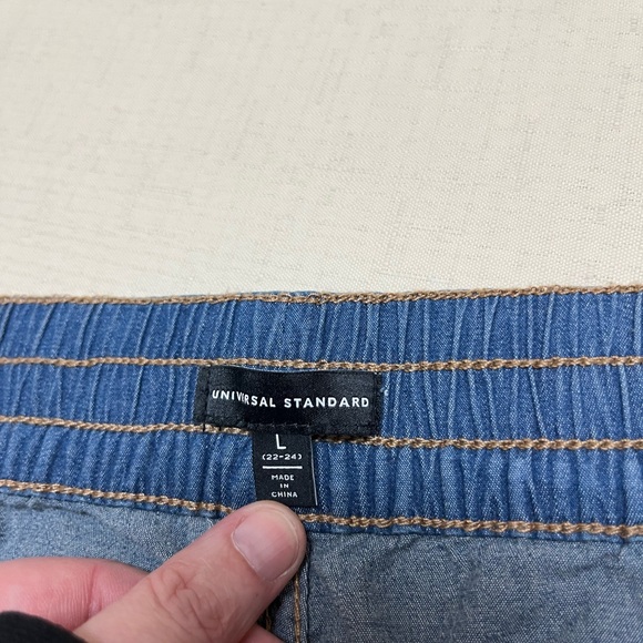 Universal Standard size 22-24 chambray 98% cotton shorts - Picture 6 of 11